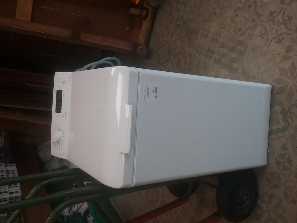 MACHINE A LAVER ELECTROLUX