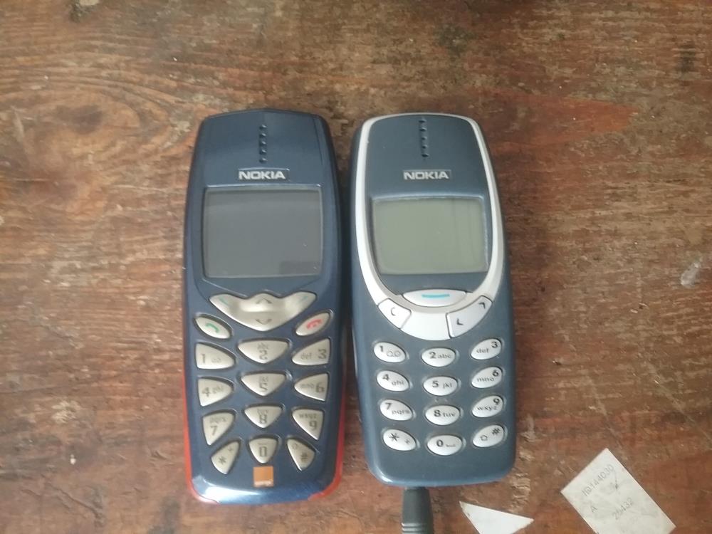 2 NOKIA 3310 ET 3510 EN L'ETAT