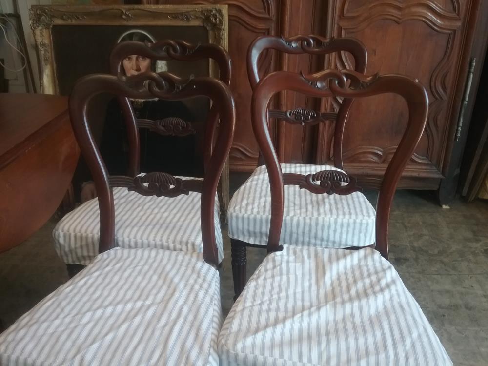 4 CHAISES ANCIENNES 