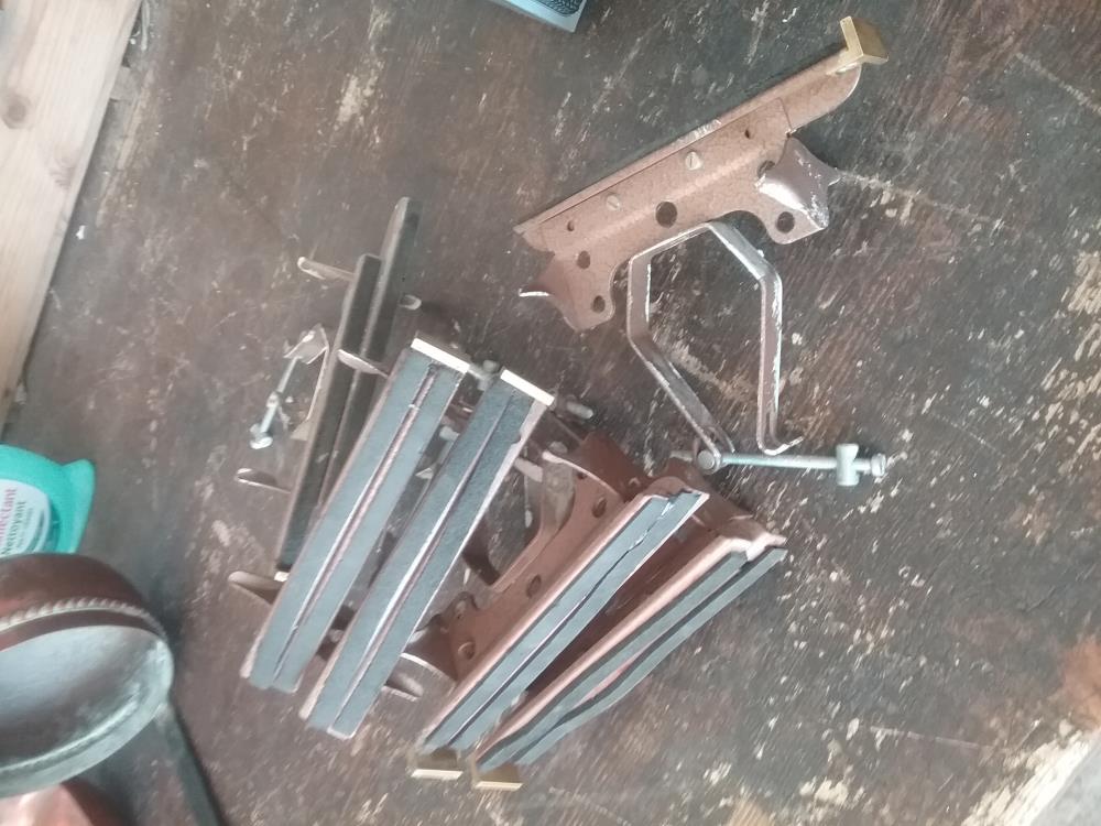 6 SUPPORTS RADIATEURS
