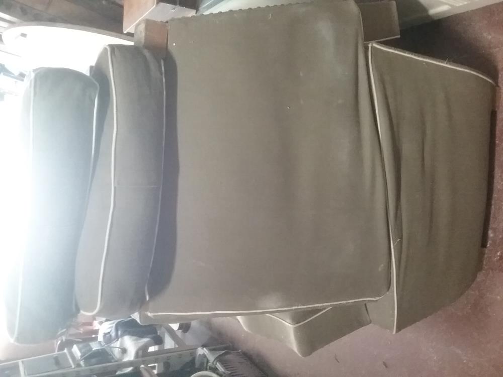PAIRE DE FAUTEUILS CLUB A RESTAURER