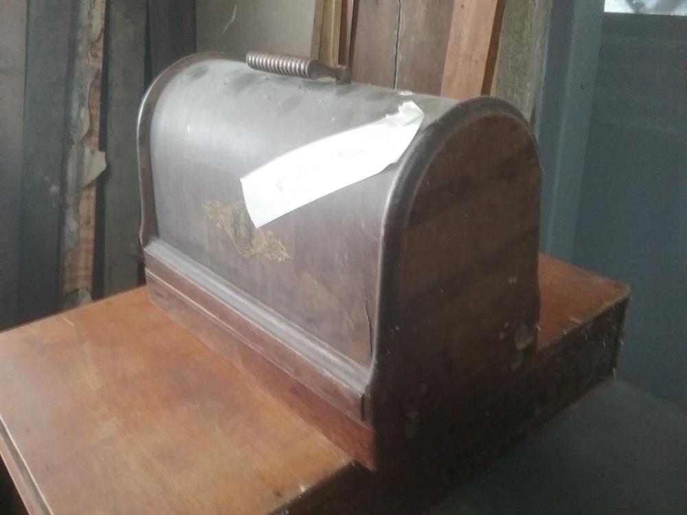 MACHINE A COUDRE ANCIENNE 