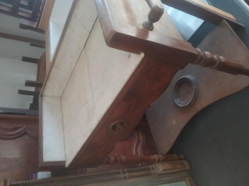 COIFFEUSE EN L'ETAT