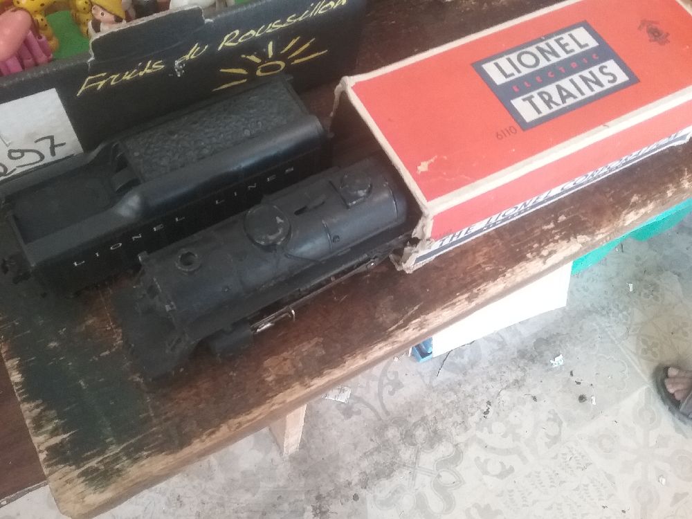 TRAIN LIONEL LOCO TENDER