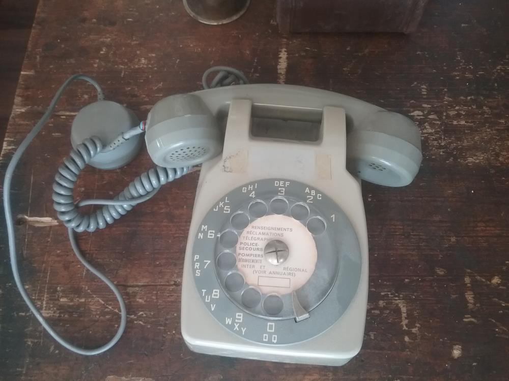 TELEPHONE MURAL VINTAGE