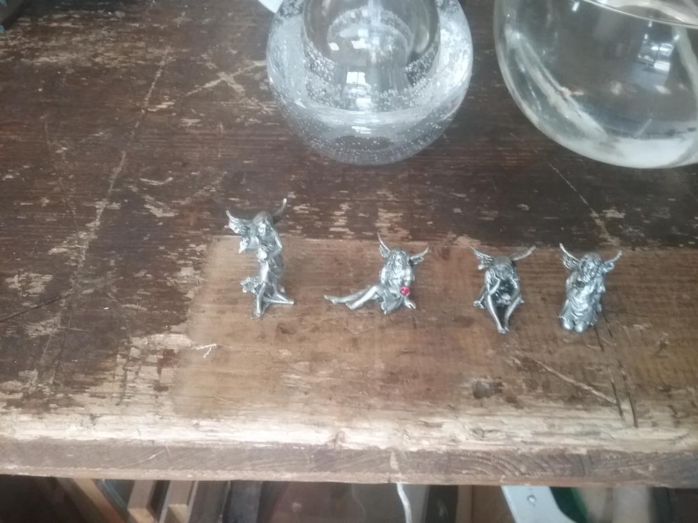 4 MINI PERSONNAGES FEE