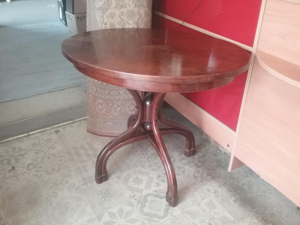 TABLE GUERIDON ATTRIBUÉ À THONET 