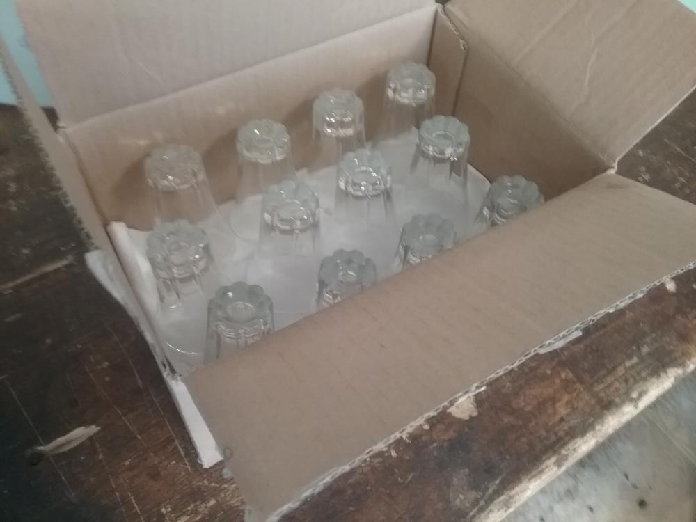 12 PETITS VERRES ALCOOL