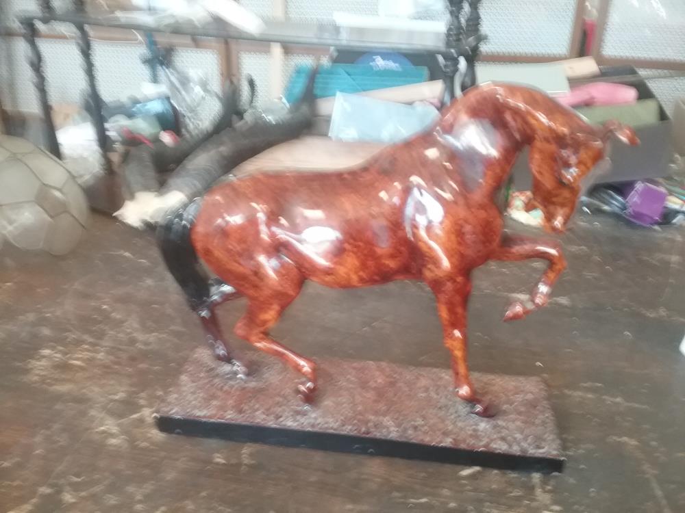 CHEVAL RESINE TGM