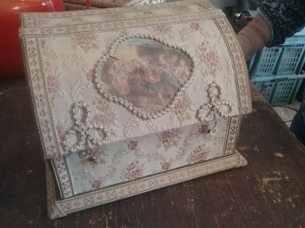 BOITE TISSUS ANCIENNE