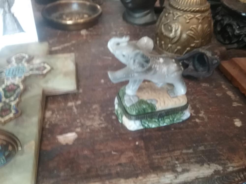 ELEPHANT PORCELAINE BOITE