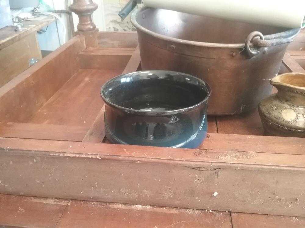 POT EMAILLE NOIR ET BLEU