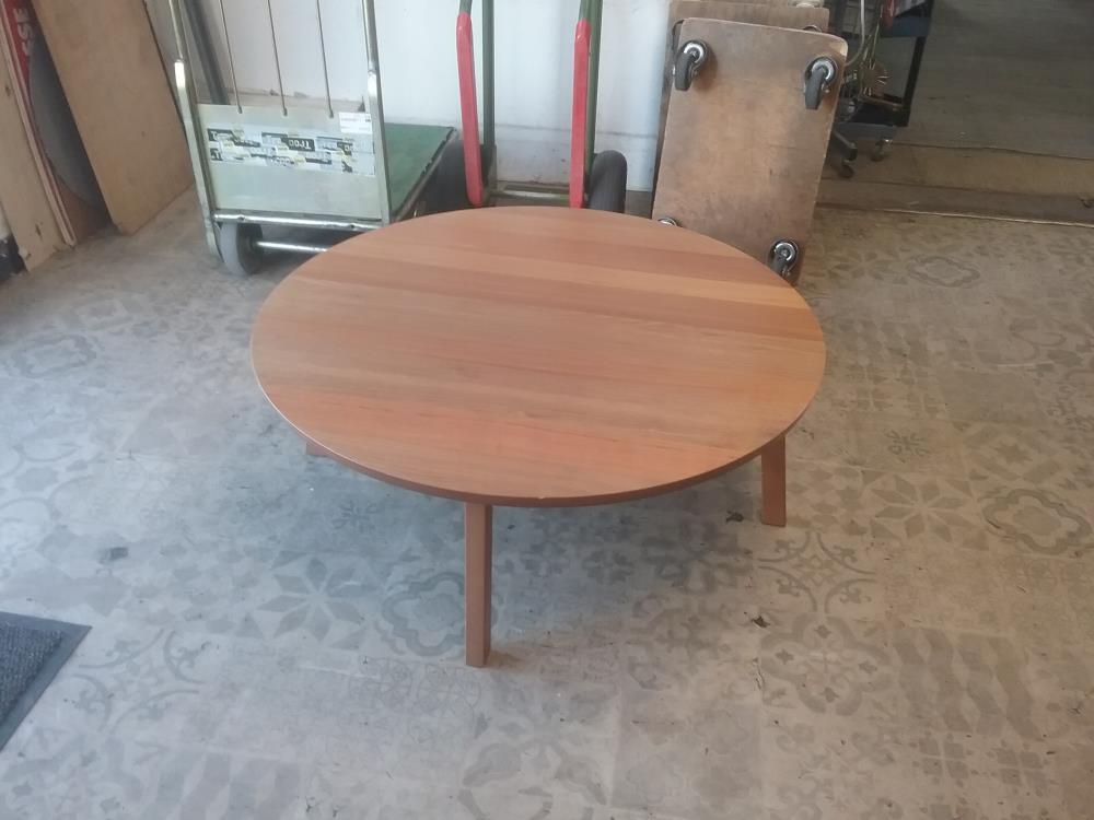 TABLE BASSE MODERNE