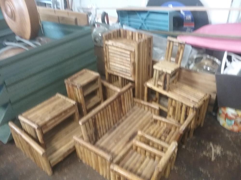 LOT DE MEUBLES DE POUPEES BAMBOU