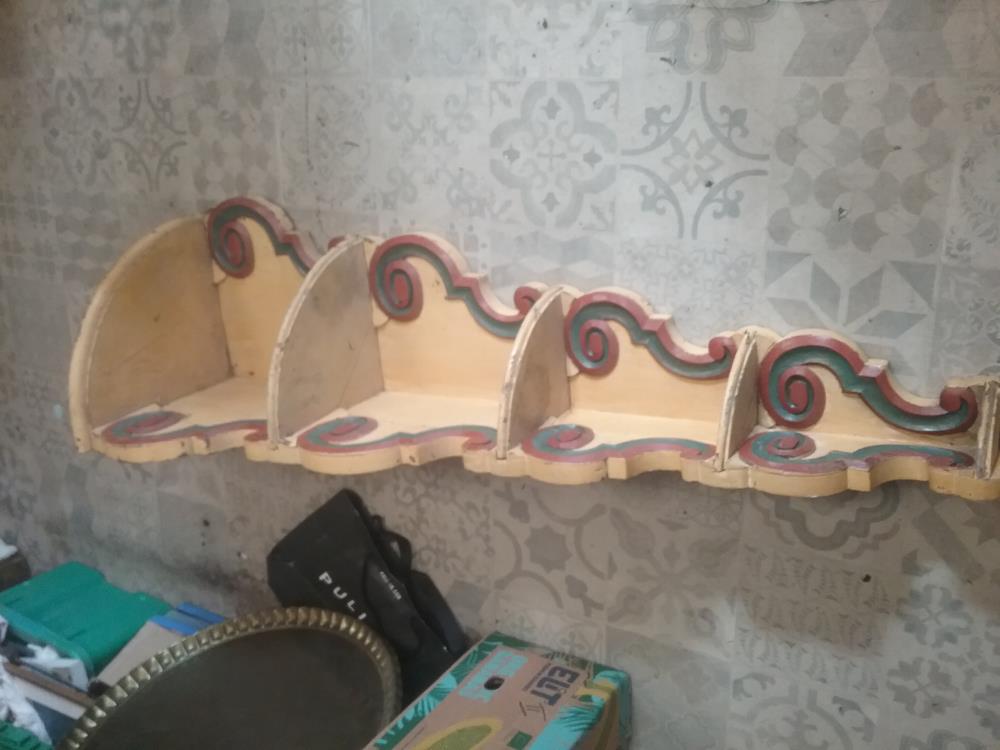 ETAGERE  D'ANGLE JAUNE