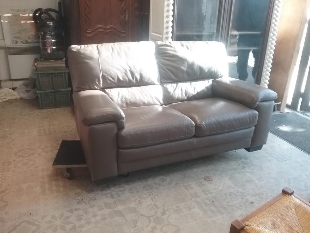 CANAPE 2P MARRON CHATEAU D'AX