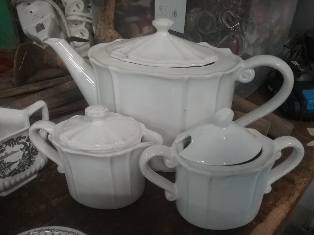 PARTIE DE SERVICE BLANC D'IVOIRE