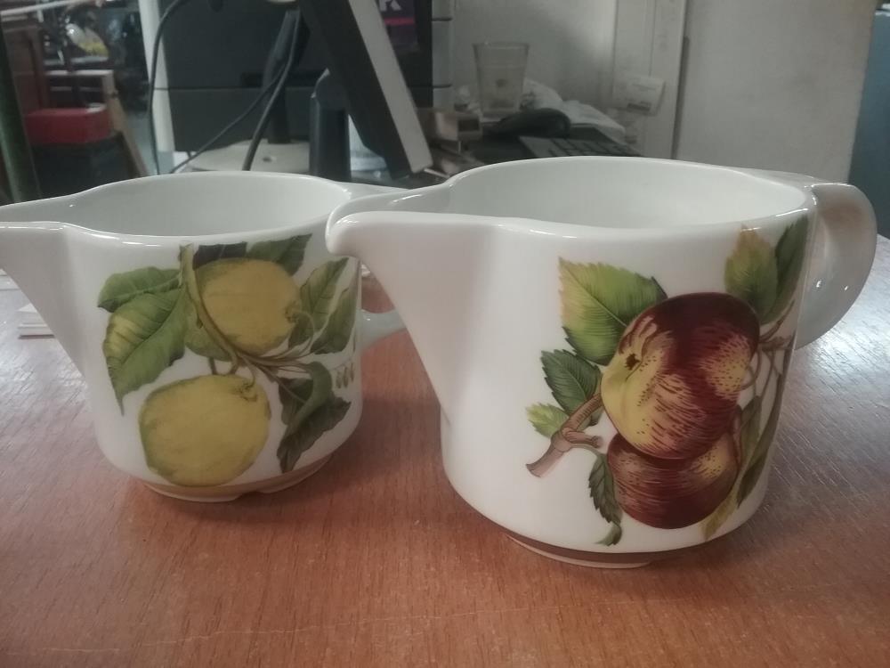 PAIRE DE PICHETS PILLYVUIT