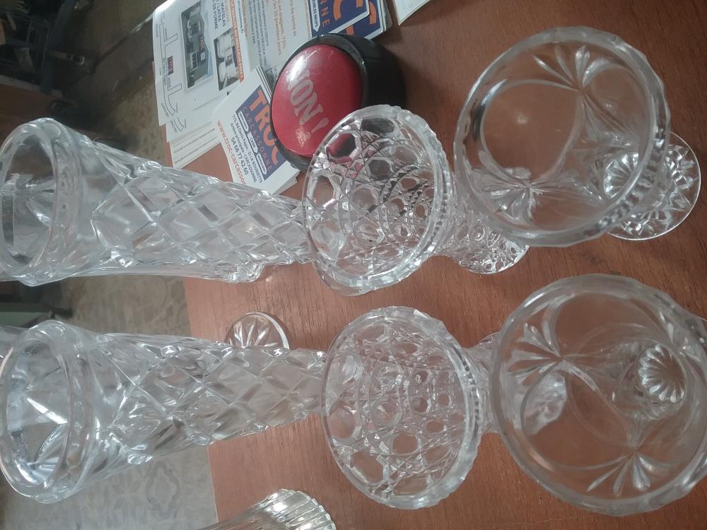 PAIRE DE PETITS VASES 