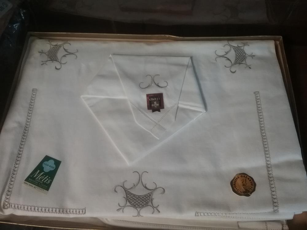 NAPPE ET SERVIETTES NEUVES METIS CHOLET