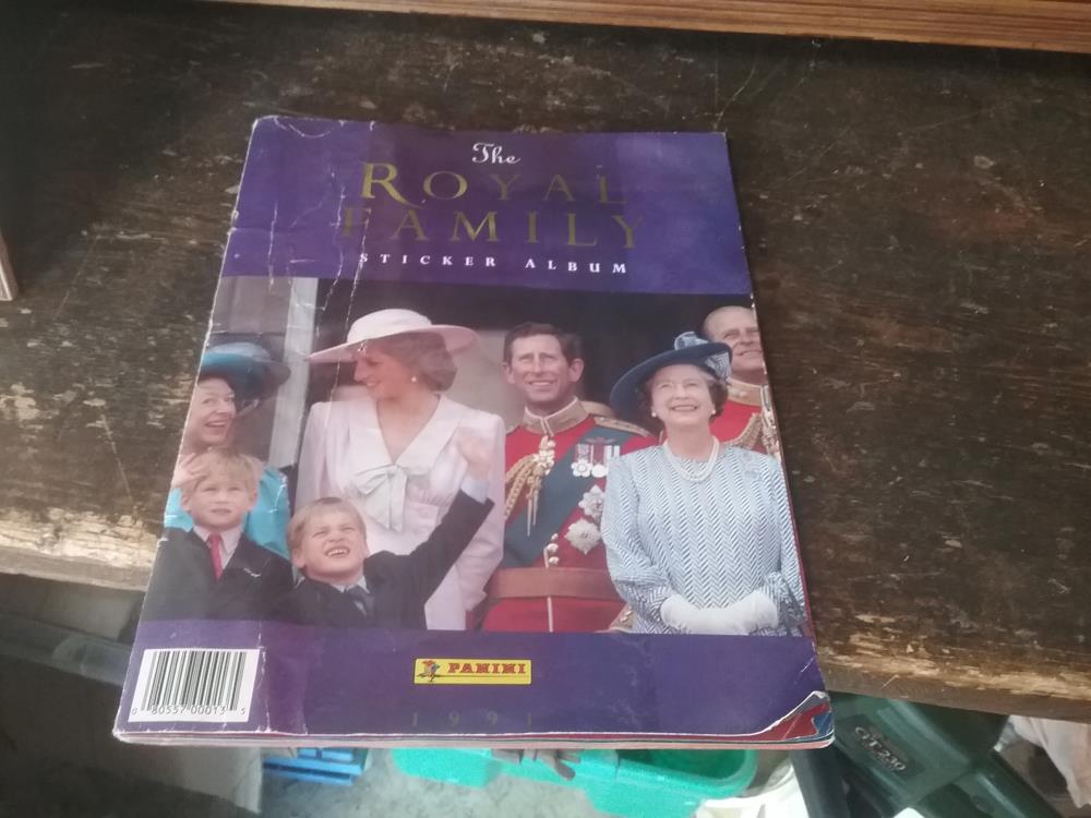 ALBUM PANINI FAMILLE ROYALE