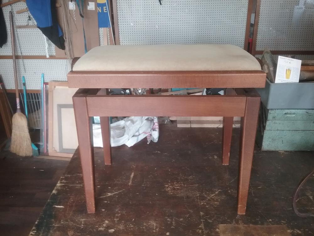 TABOURET PIANO