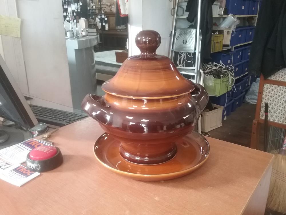 SOUPIERE TERRE CUITE LONGCHAMP