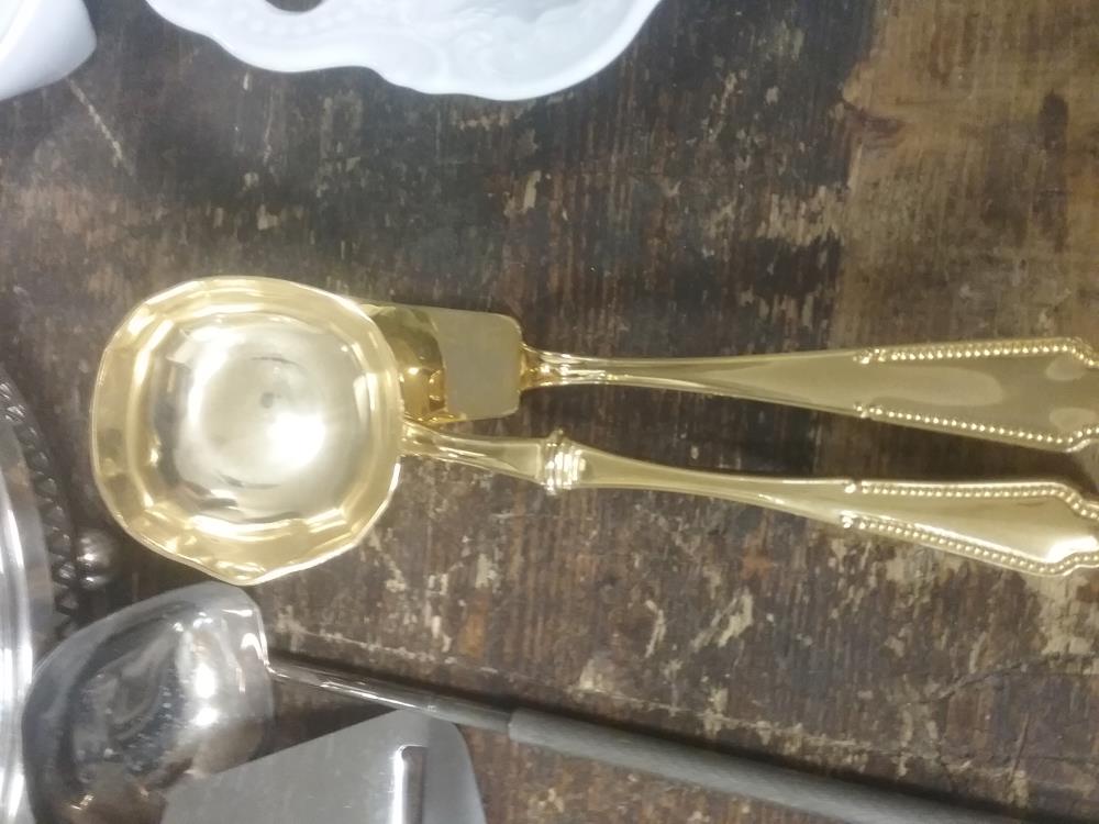 PAIRE DE COUVERTS  DORE