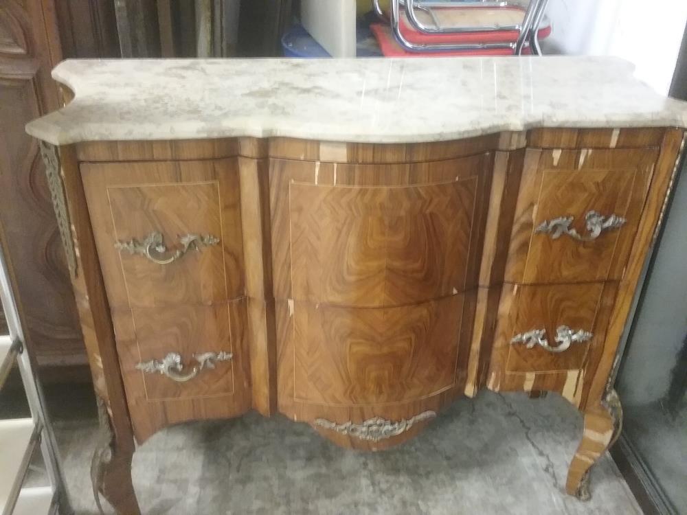COMMODE MARQUETEE EN LETAT