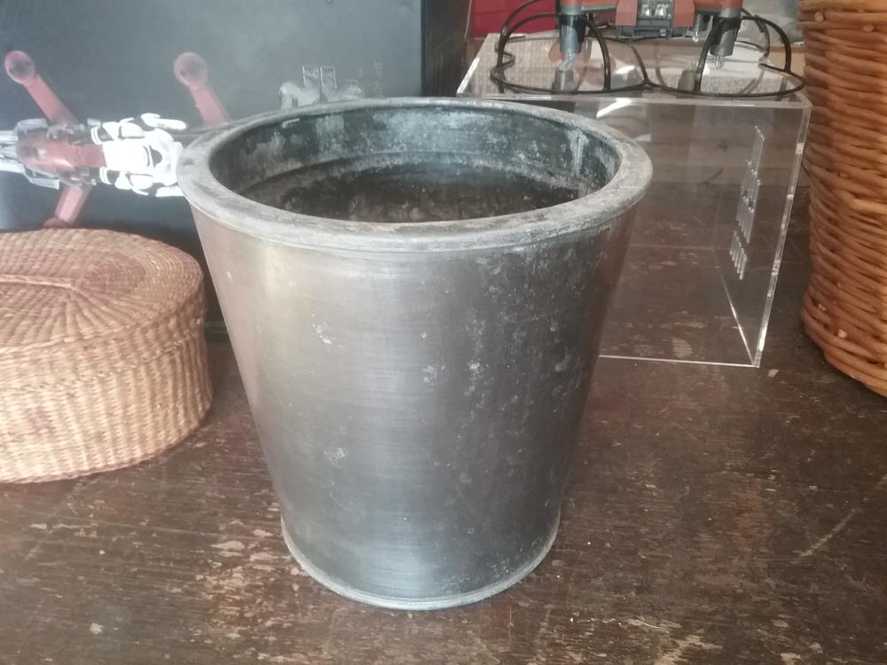 CACHE POT ZINC