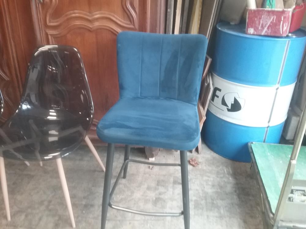CHAISE BLEU BAR