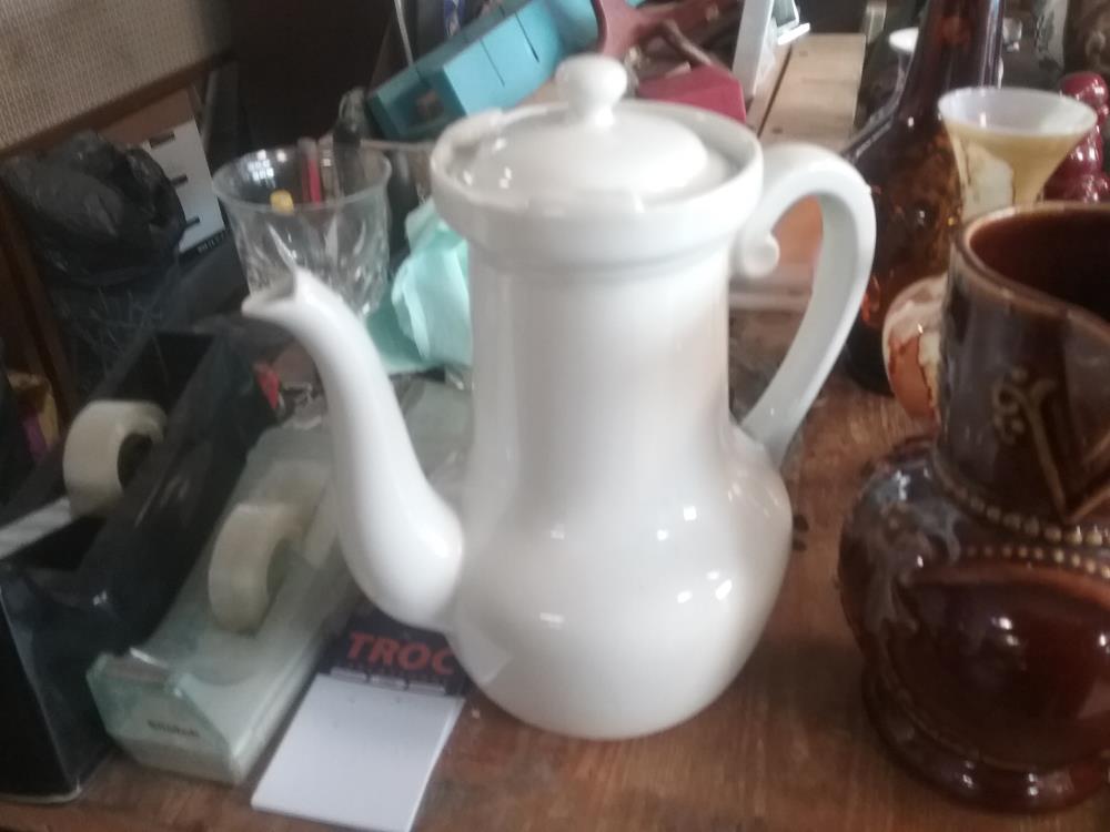 THEIERE ANCIENNE BLANCHE