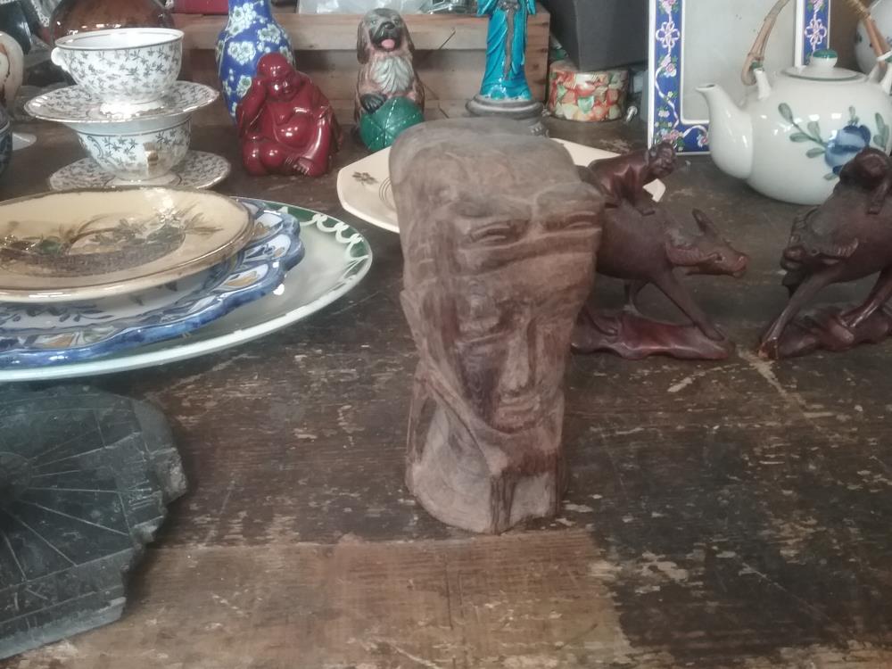 TETE SCULPTE ASIE BOIS