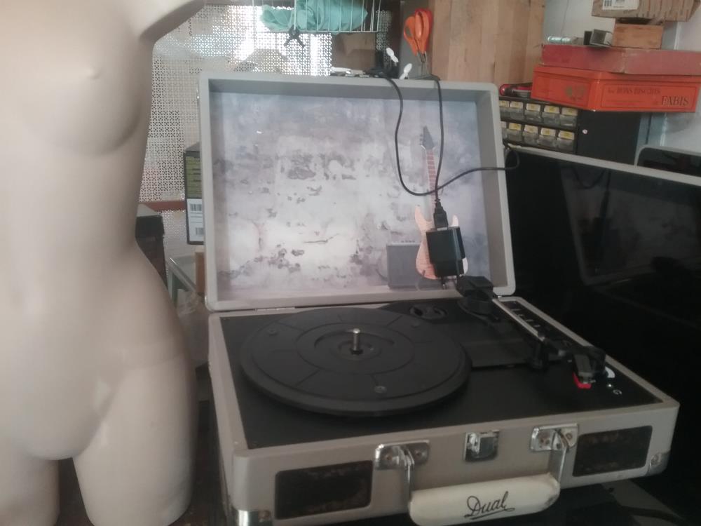 LECTEUR VINYLE PORTABLE 
