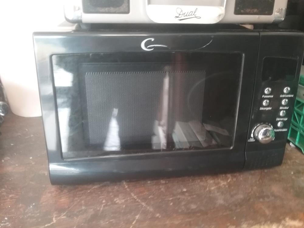 MICRO ONDE NOIR