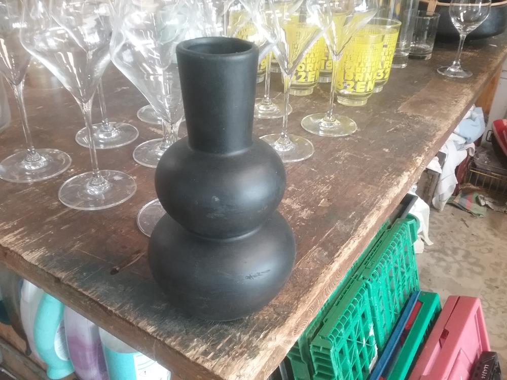 VASE NOIR