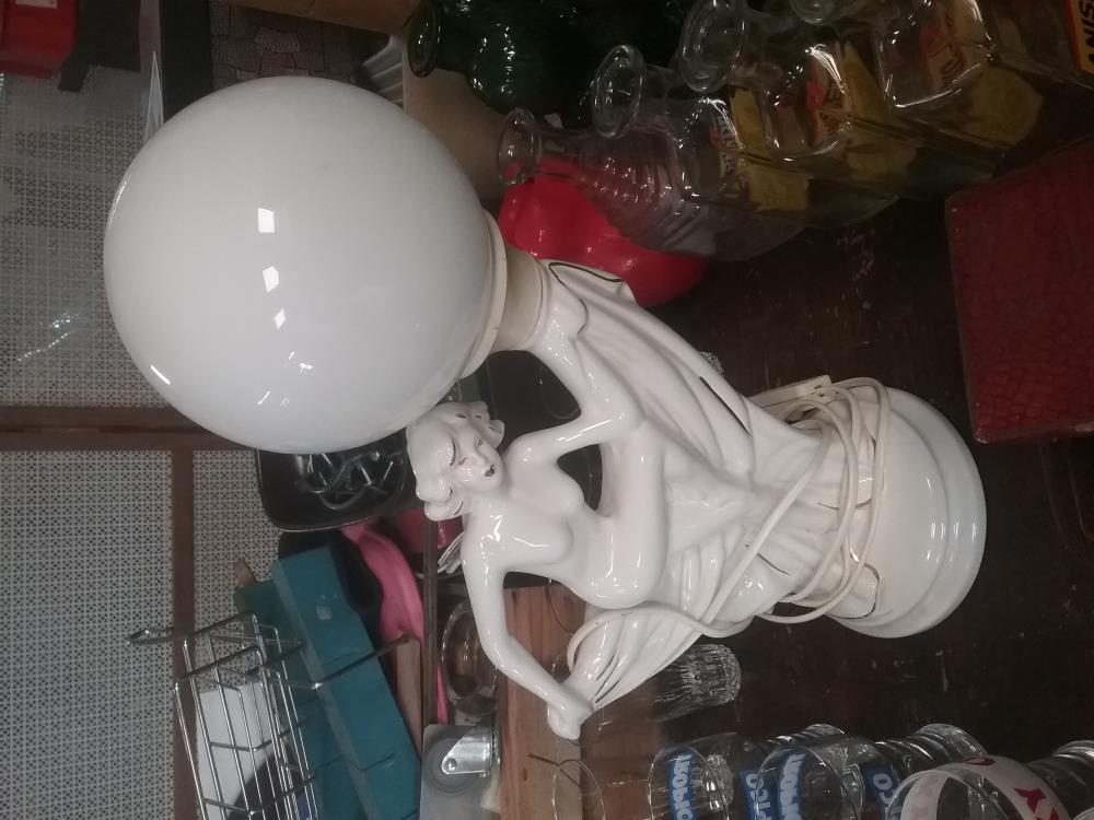 LAMPE BLANCHE STYLE ART DECO