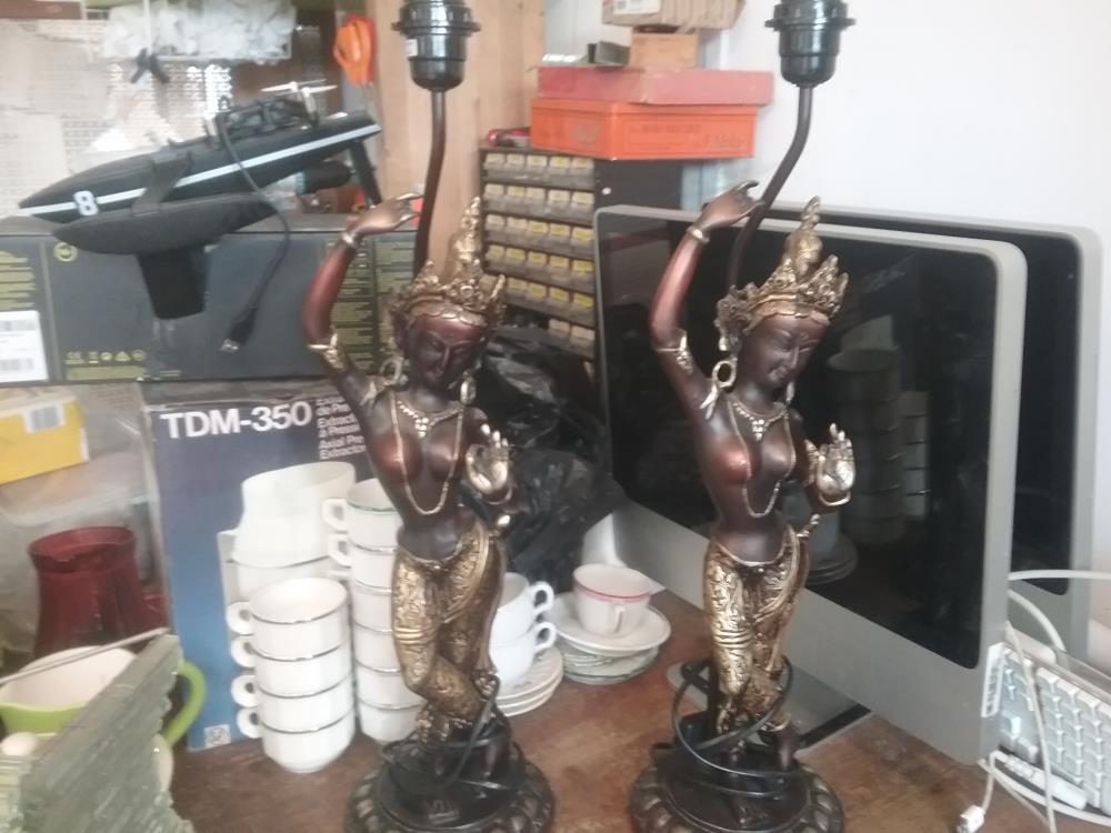 PIED DE LAMPE DEESSE INDE