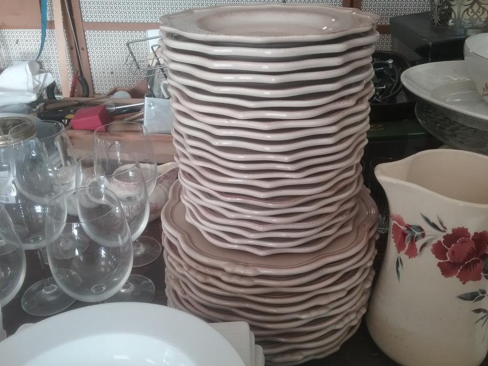 LOT DE 32 ASSIETTES 