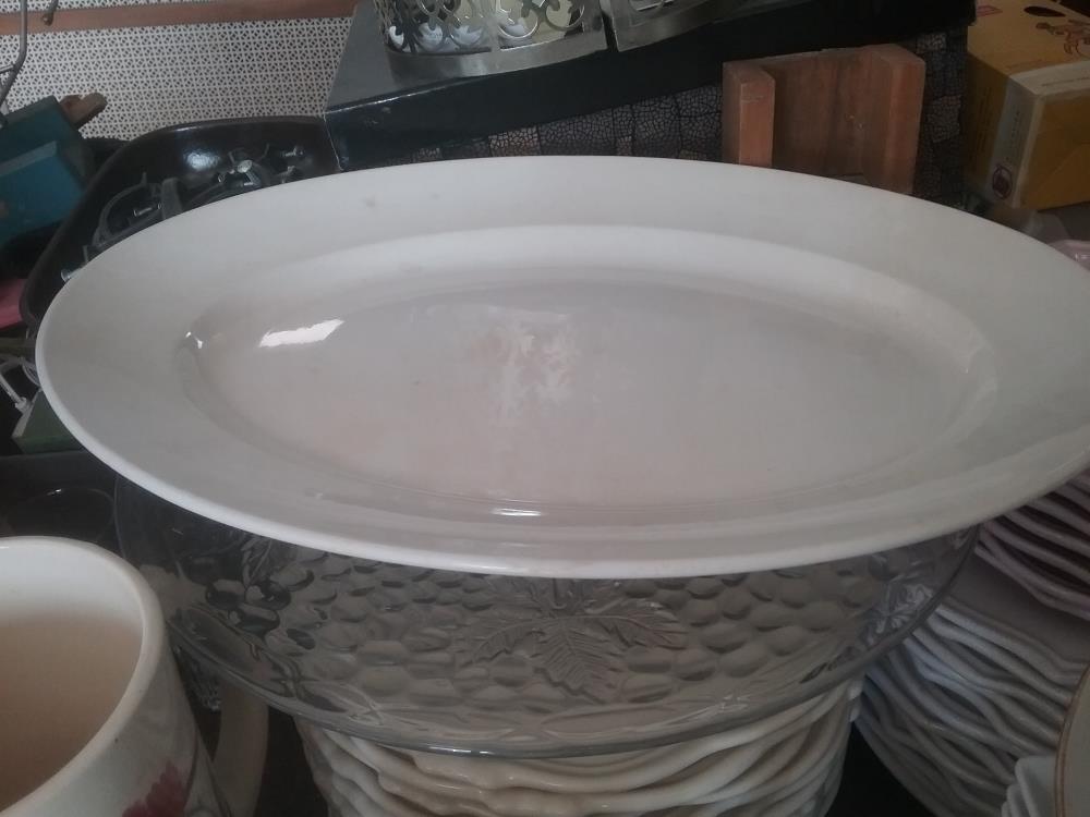 PLAT ANCIEN OVALE TERRE DE FER