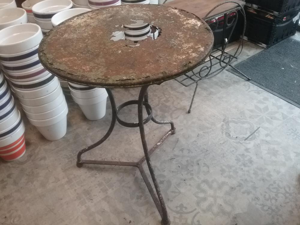 PIED DE GUERIDON ANCIEN