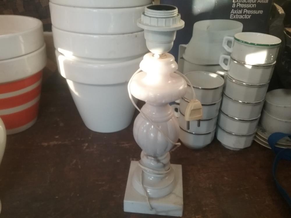 PIED DE LAMPE ALBATRE