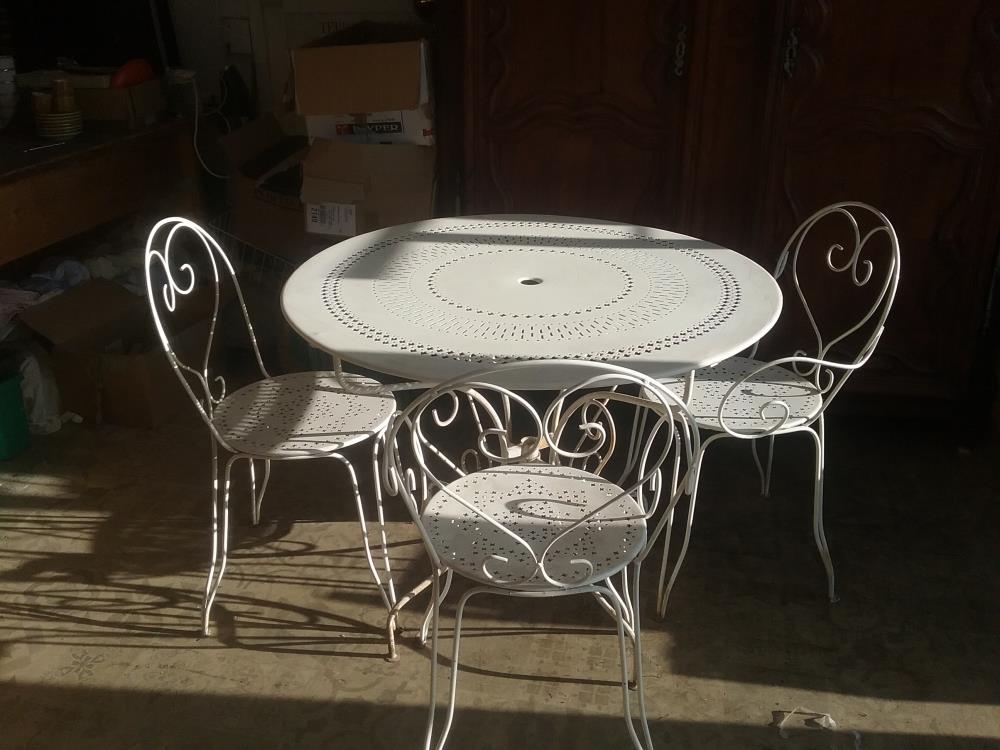 TABLE ET 3 CHAISES METAL EXTERIEUR