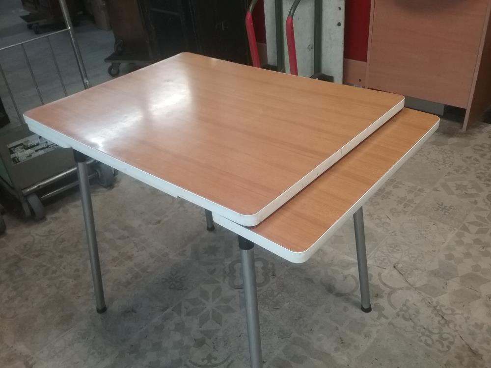 TABLE FORMICA