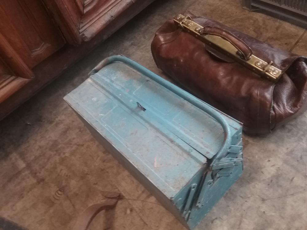 CAISSE A OUTILS BLEUE 