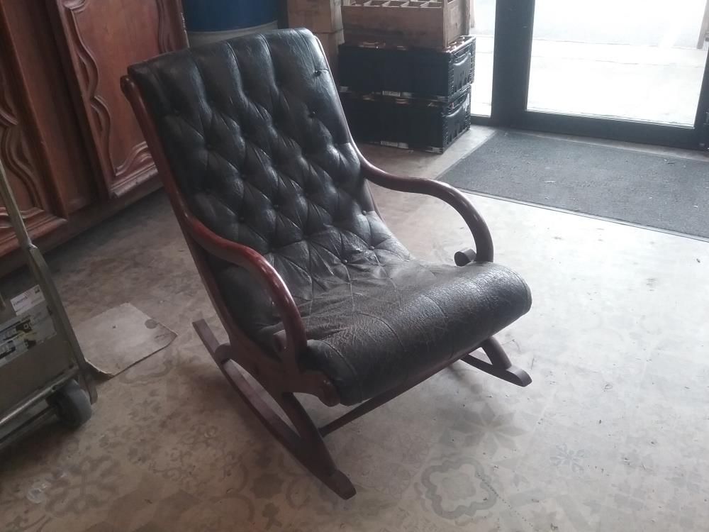 ROCKING CHAIR ANGLAIS A RESTAURER