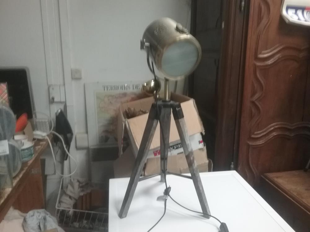 LAMPE SUR PIED DORE PM