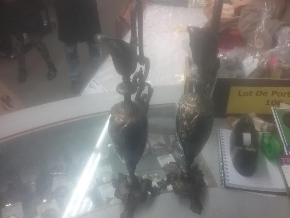 PAIRE DE DECORATION STYLE AIGUIERE 