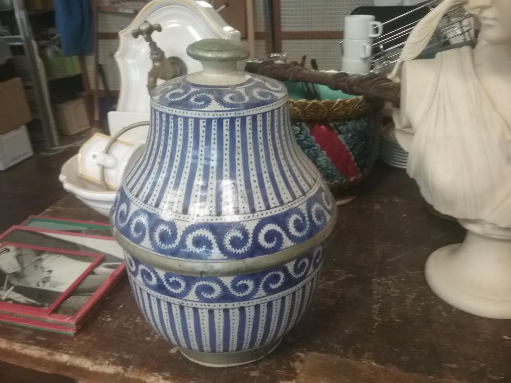 URNE  AFRIQUE ASIE BLEUEE