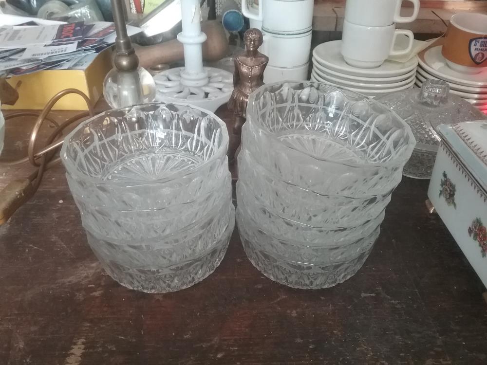 9 RAMEQUINS VERRES